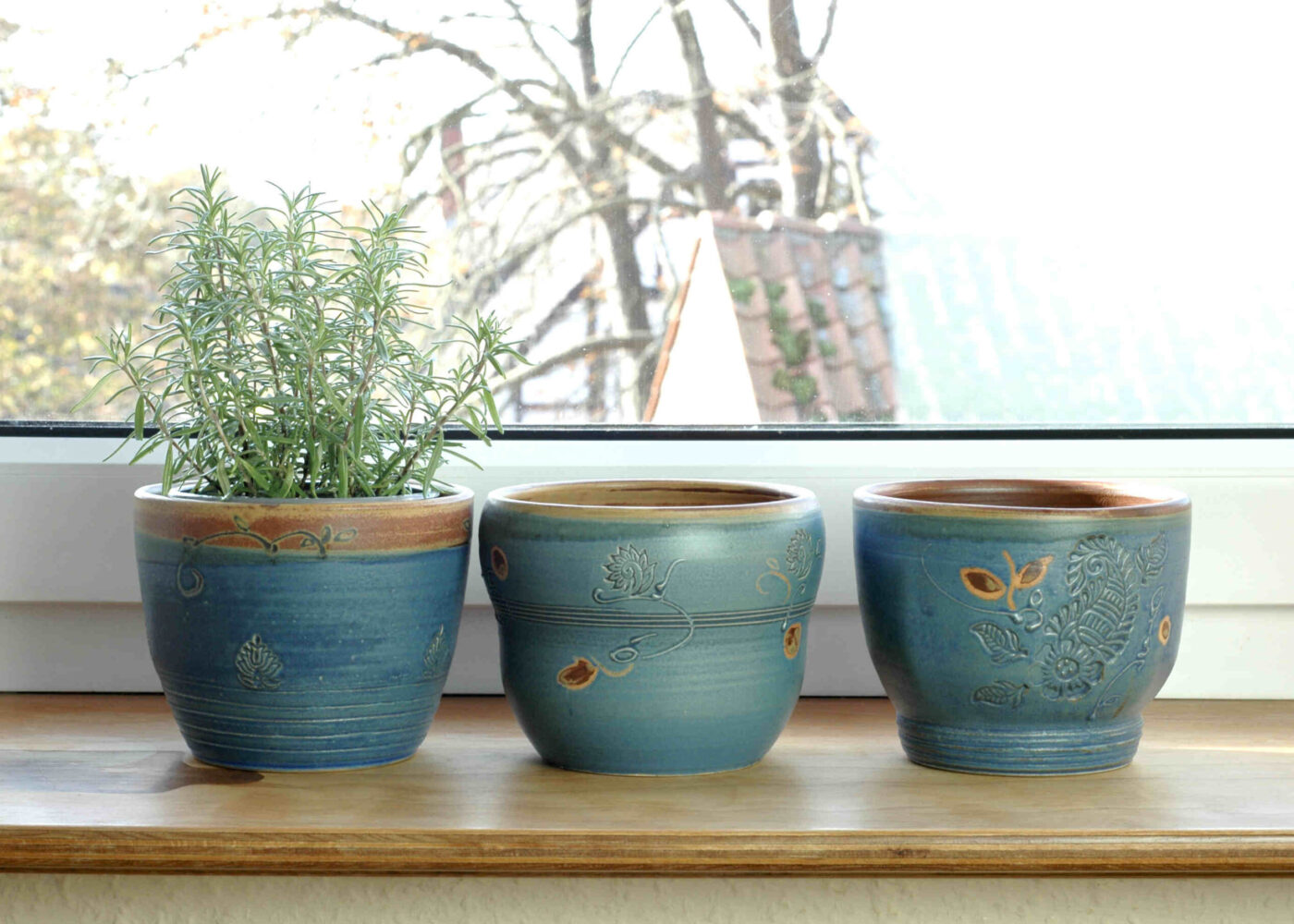 blaue Übertöpfe
